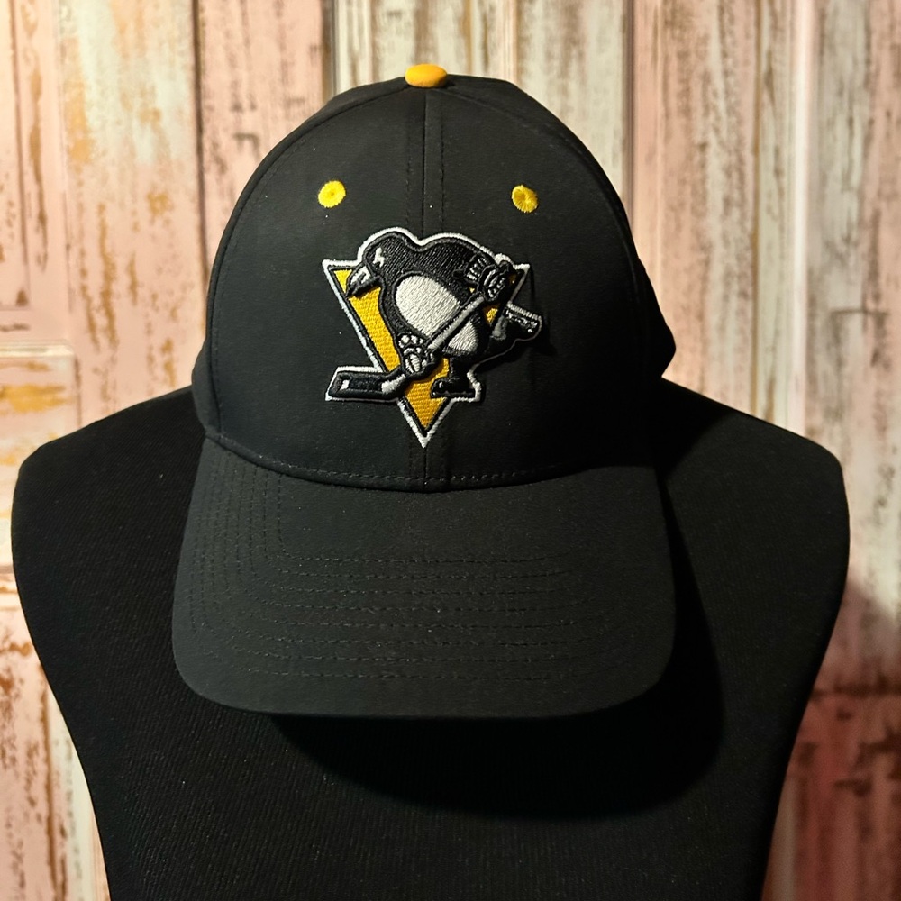 Fanatics Black and Yellow Pittsburgh Penguins Logo Hat NHL fans hockey